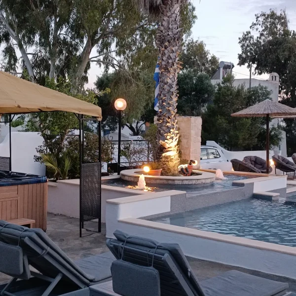 jacuzzi near by the pool