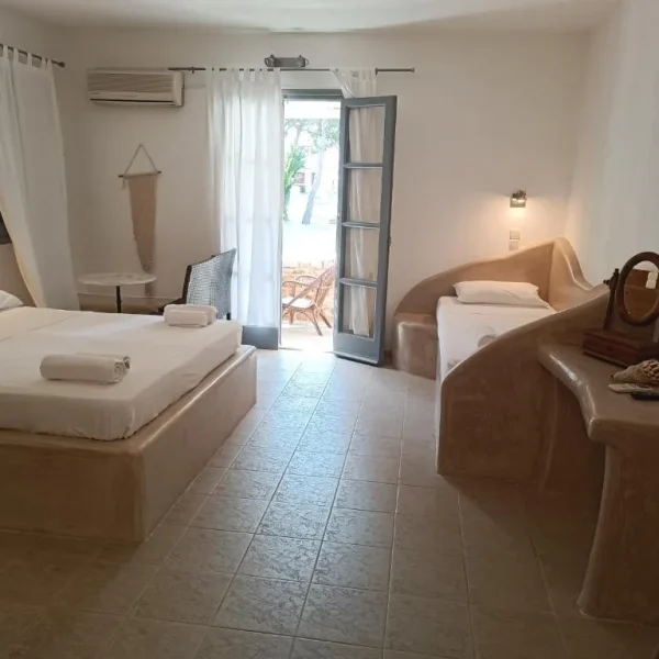 Triple room with one double bed and one single bed and baclony